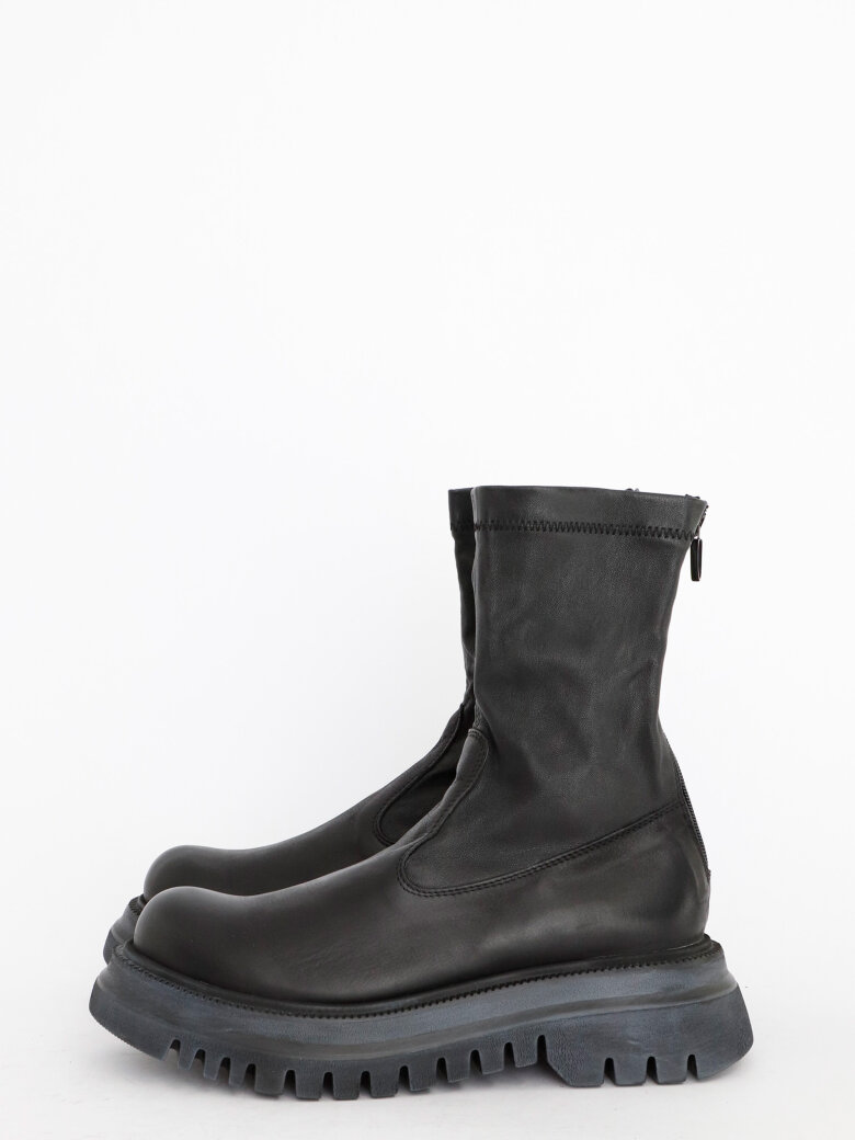 Lofina - Boot with a micro sole and stretch leather