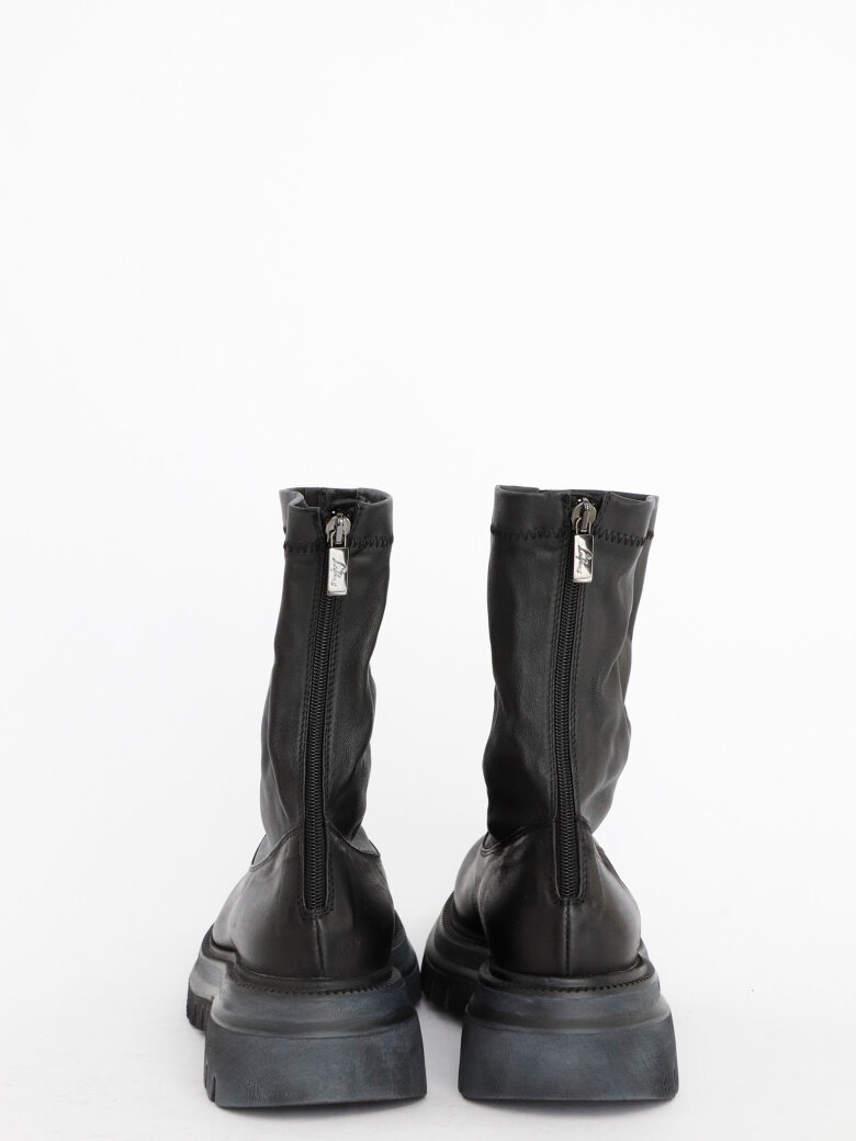 Lofina - Boot with a micro sole and stretch leather