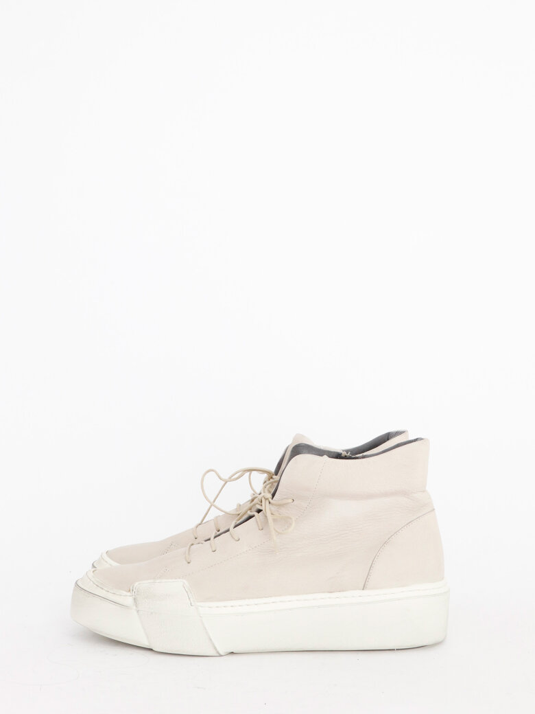 Lofina - Men shoe with a white sole and laces