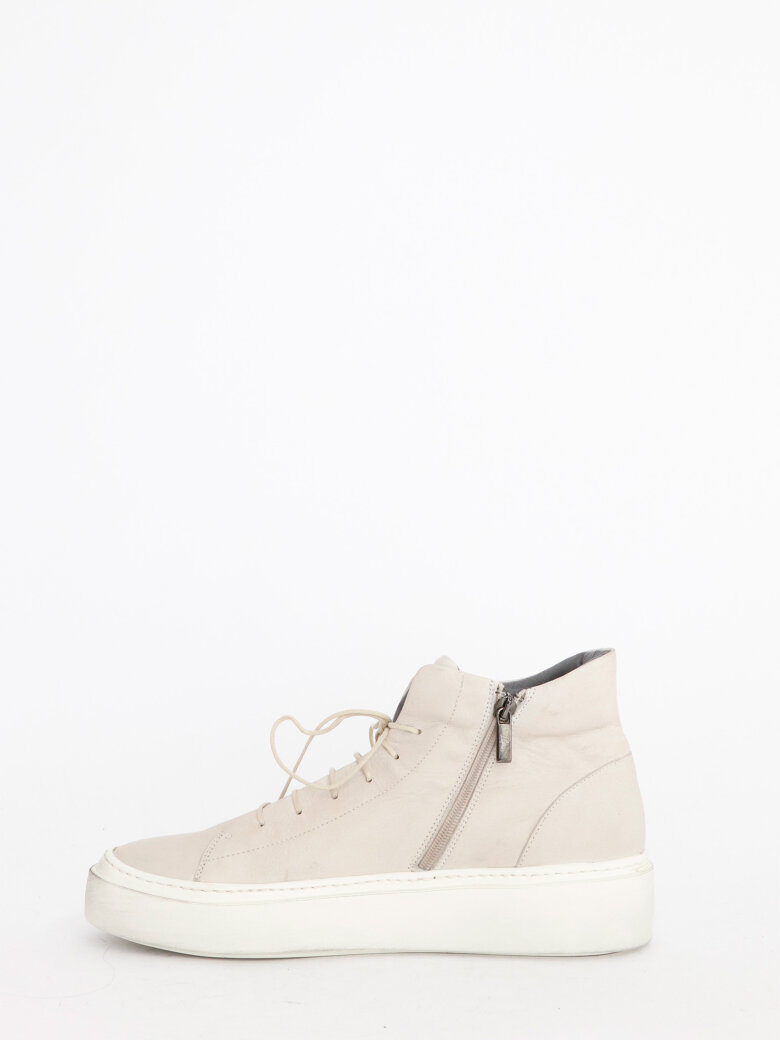 Lofina - Men shoe with a white sole and laces