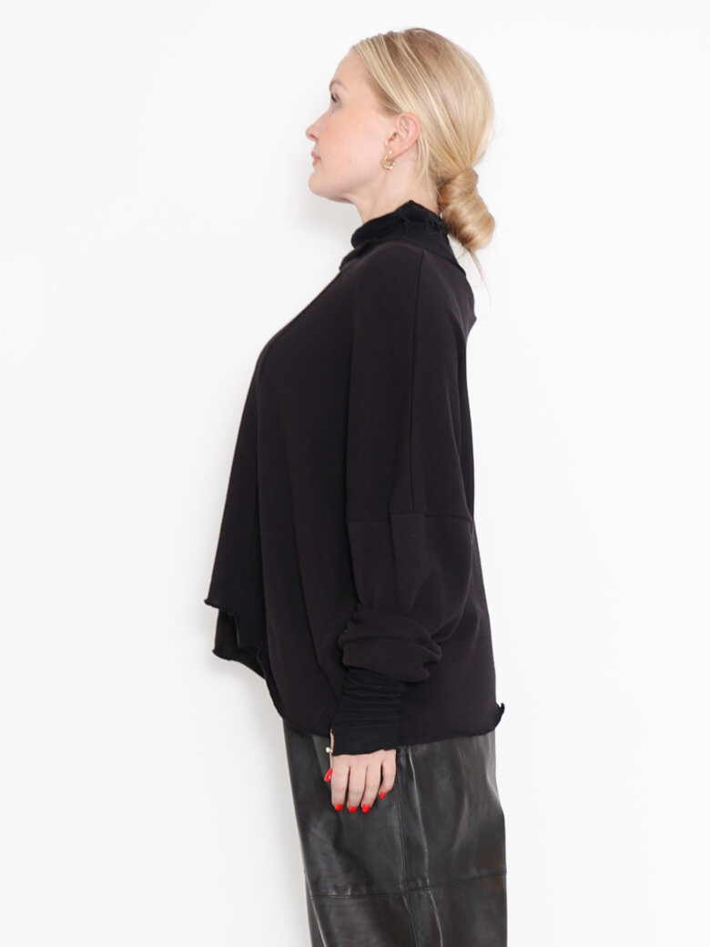 Sort Aarhus - Blouse in organic cotton with wide fit