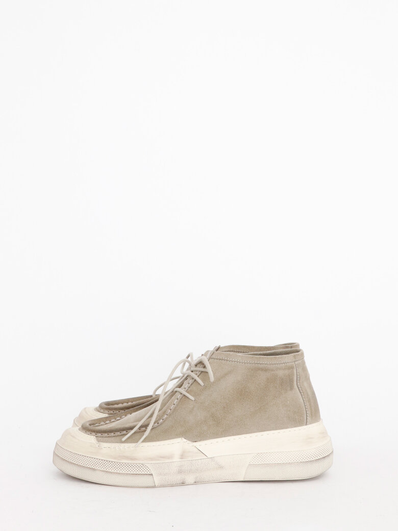 Lofina - Men shoe with a white sole and laces