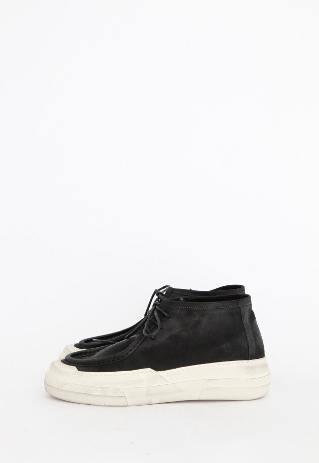 Lofina - Men shoe with a white sole and laces
