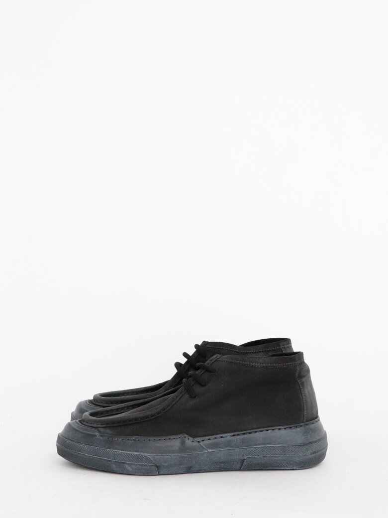 Lofina - Men shoe with a black sole and laces