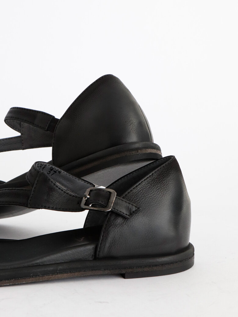 Lofina - Sandal with buckle and leather sole