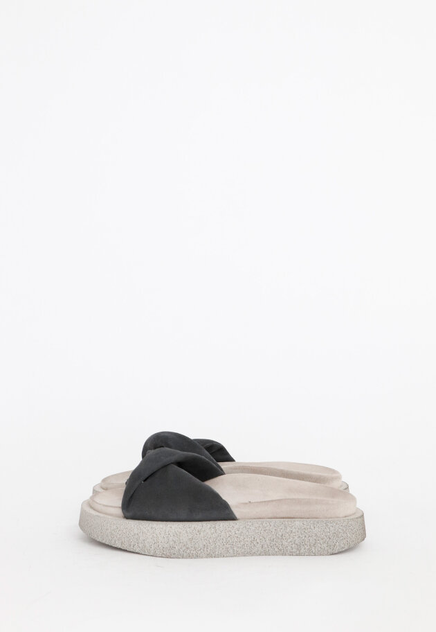 Lofina - Sandal in suede with a footbed sole