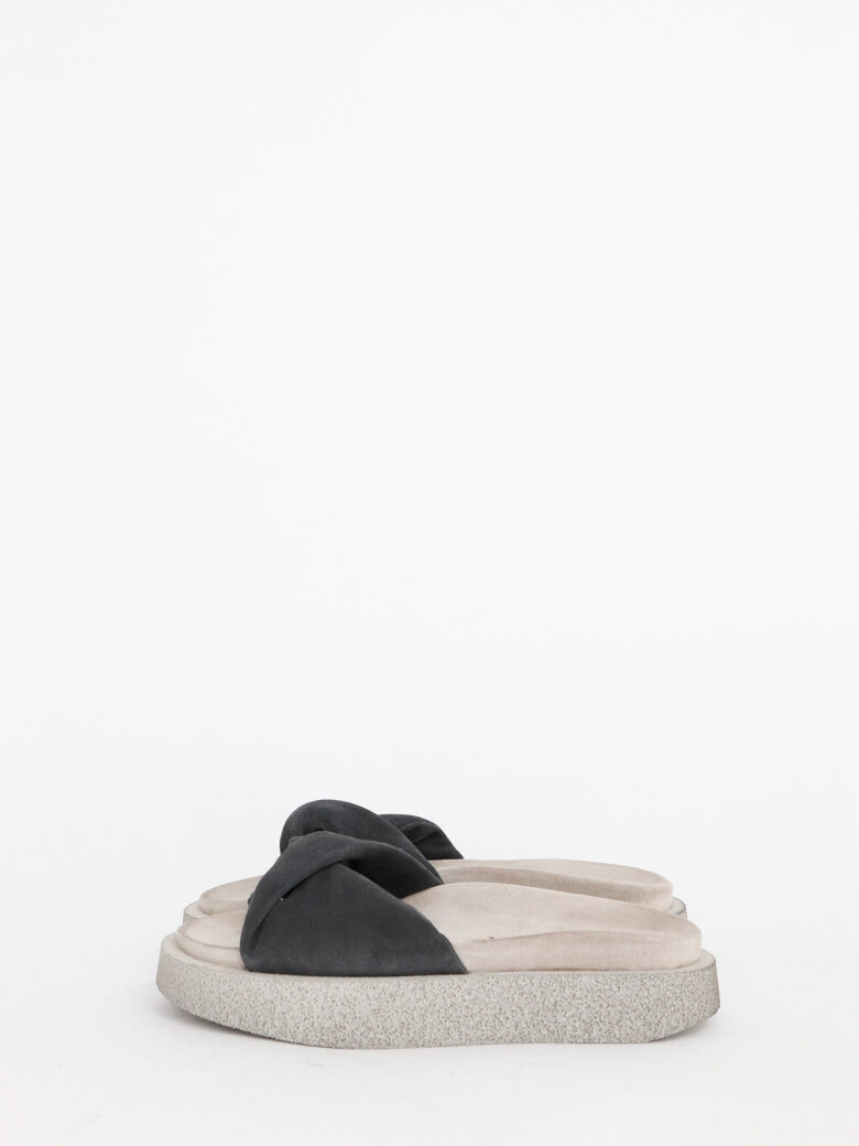 Lofina - Sandal in suede with a footbed sole