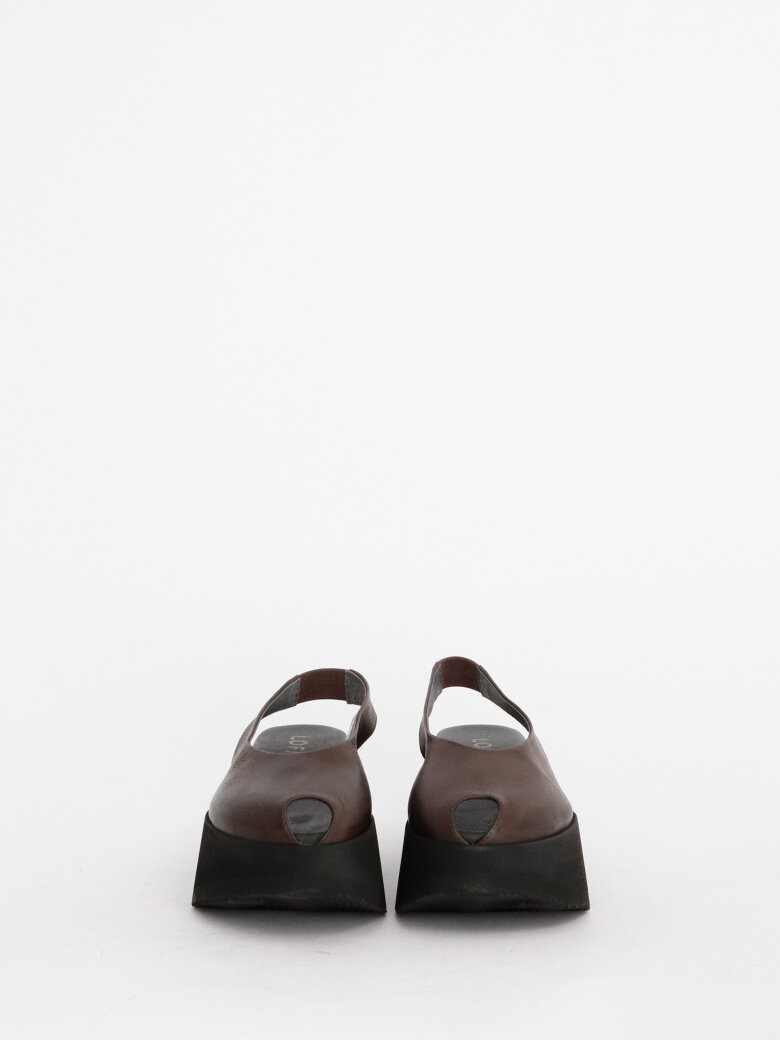 Lofina - Sandal with open toe and elastic