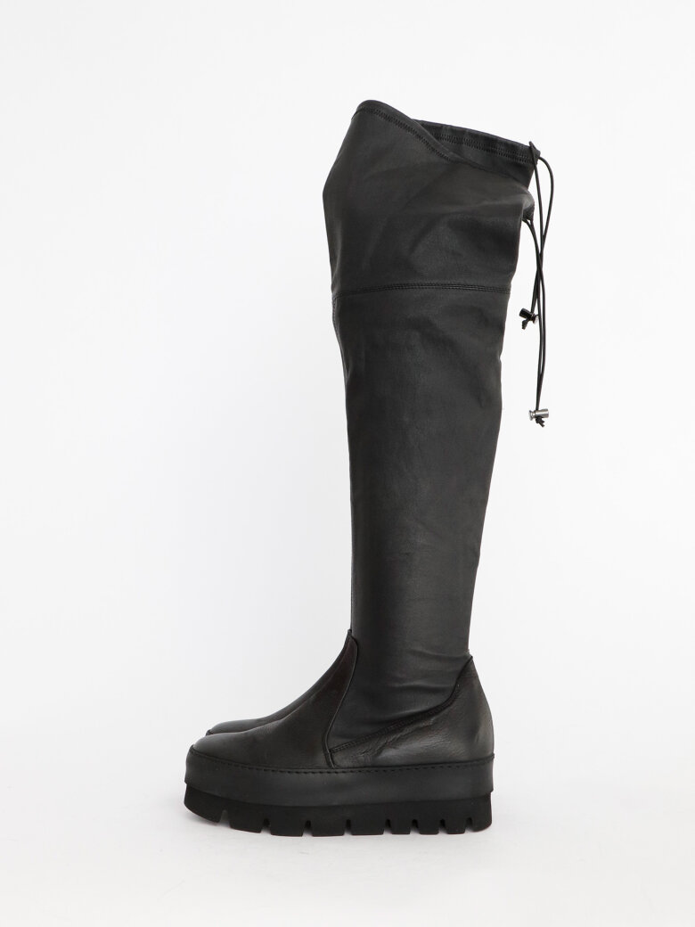 Overknee boot with zipper and lace