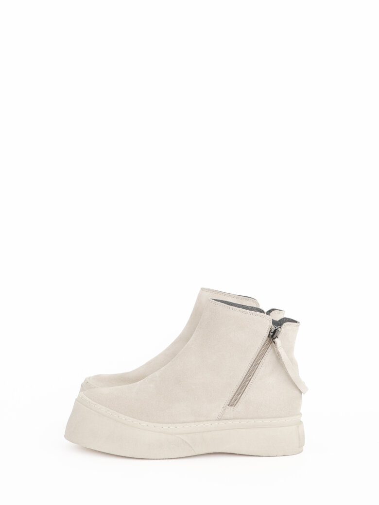 Lofina - Short boot in suede with zipper