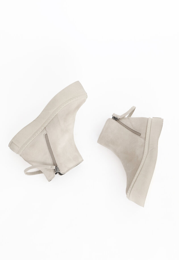 Lofina - Short boot in suede with zipper