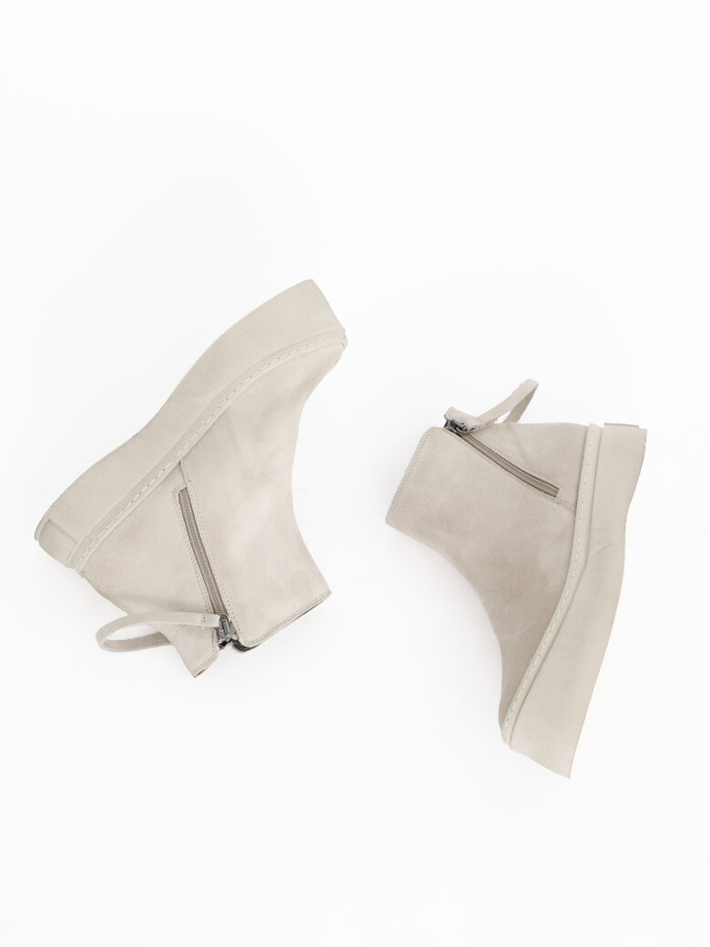 Lofina - Short boot in suede with zipper