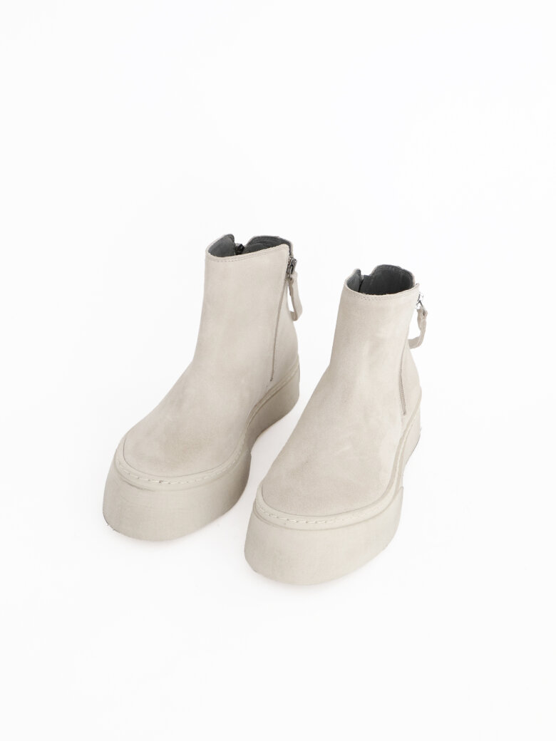 Lofina - Short boot in suede with zipper