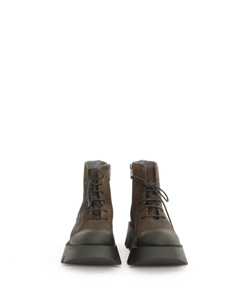 Lofina - Short boot in suede with zipper and laces