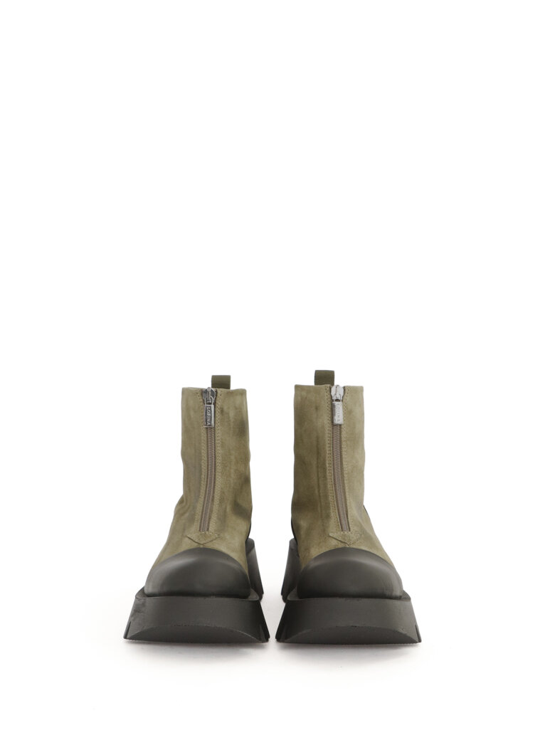 Lofina - Short boot in suede with front zipper