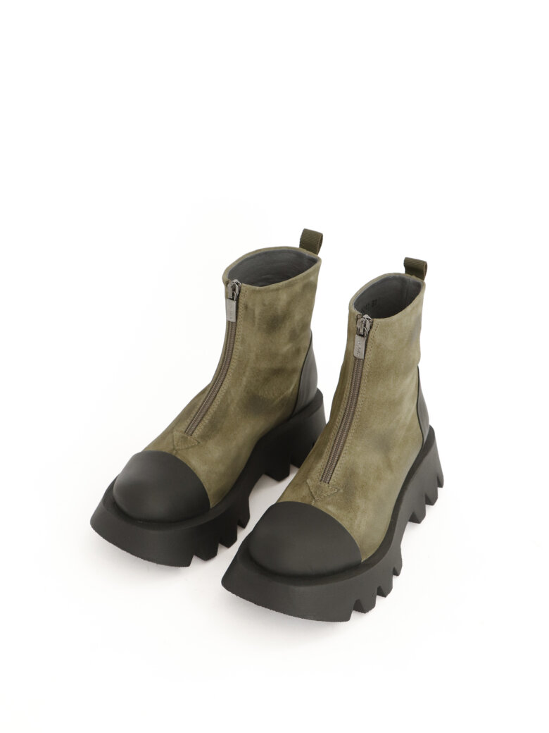 Lofina - Short boot in suede with front zipper