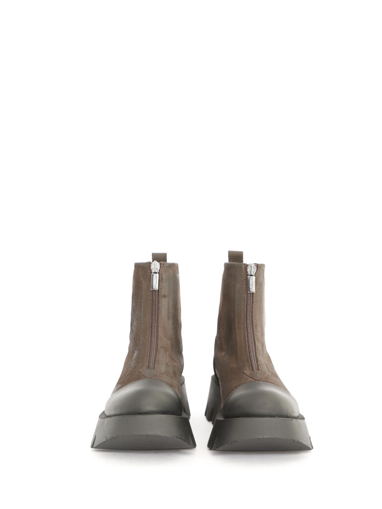 Lofina - Short boot in suede with front zipper