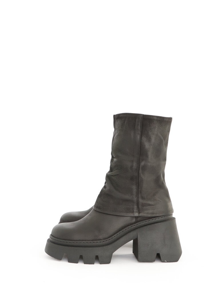 Lofina - Boot with heel and zipper