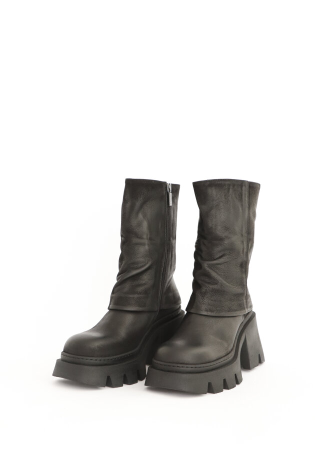 Lofina - Boot with heel and zipper