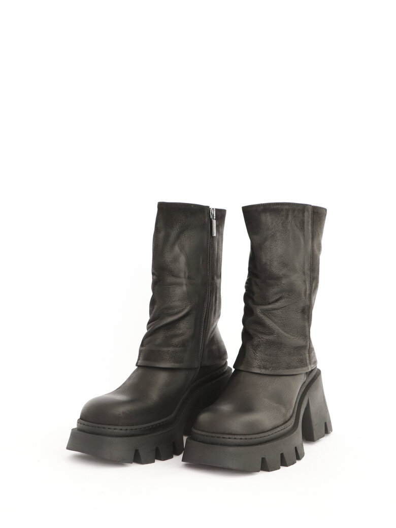 Lofina - Boot with heel and zipper