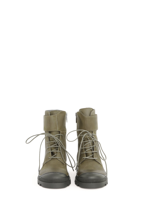 Lofina - Boot with velcro, zipper and laces