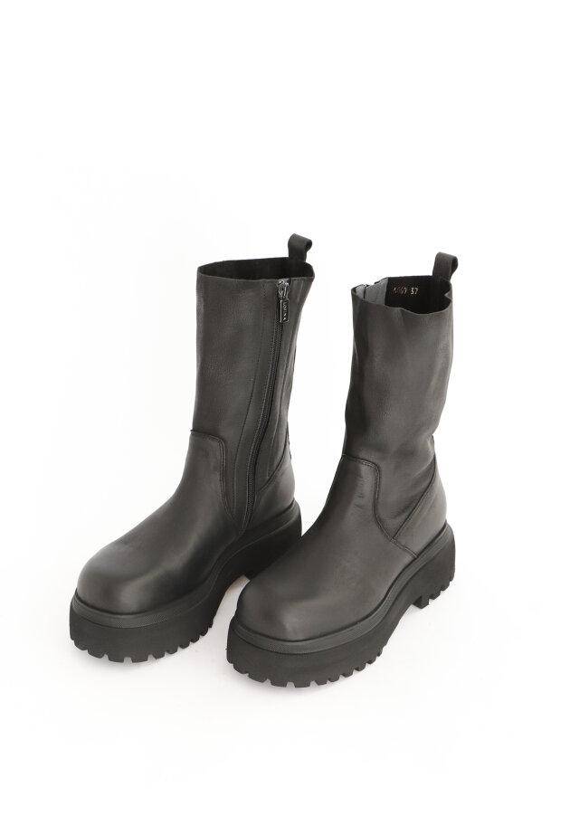 Lofina - Boot with a light weight sole