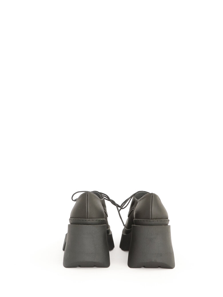 Lofina - Feminine shoe with laces