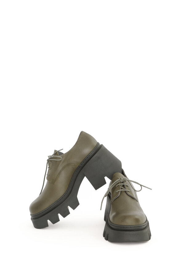 Lofina - Feminine shoe with laces