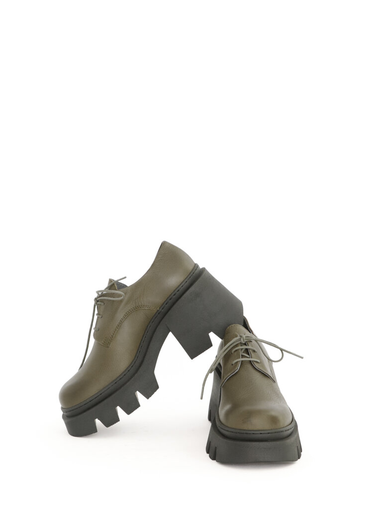 Lofina - Feminine shoe with laces