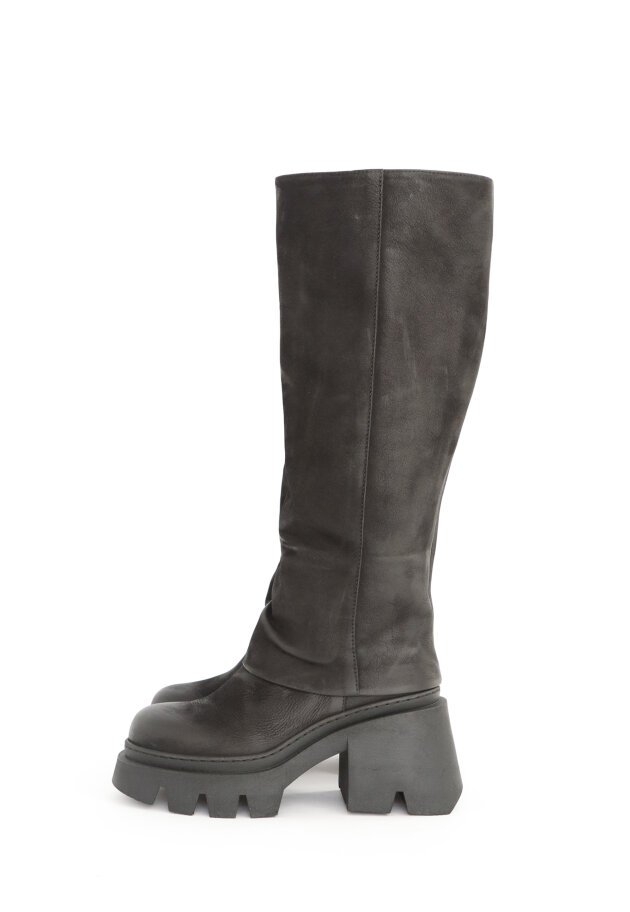 Lofina - Long boot with zipper and high heel