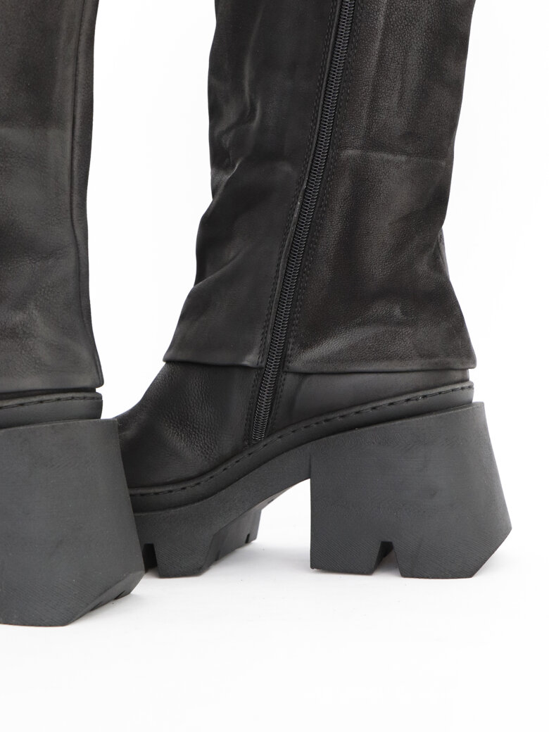 Lofina - Long boot with zipper and high heel