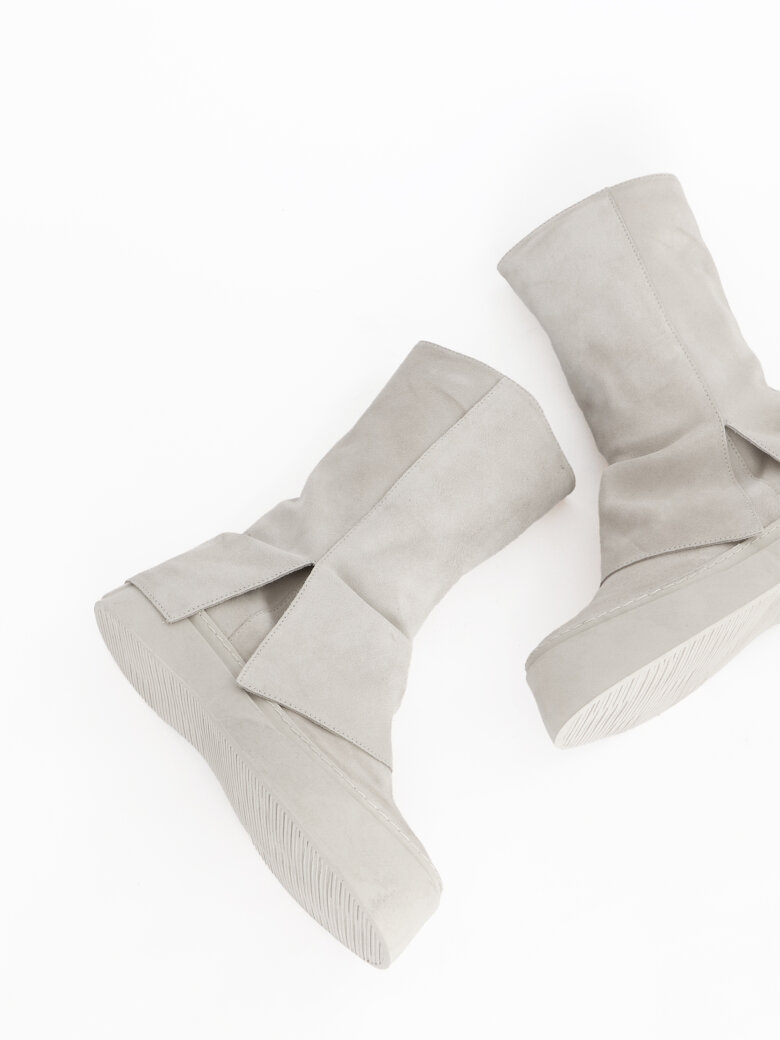 Lofina - Boot in suede with a zipper