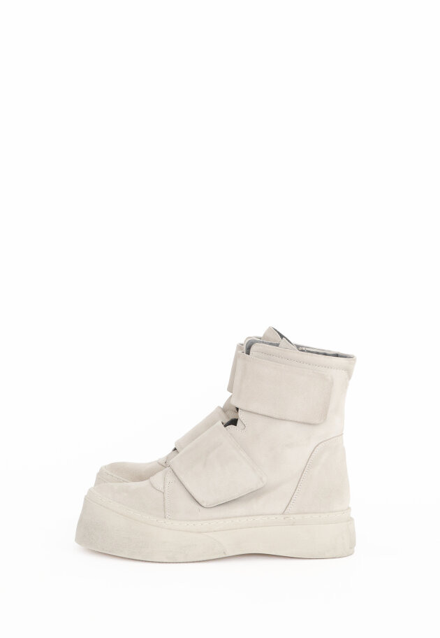 Lofina - Short boot in suede with velcro