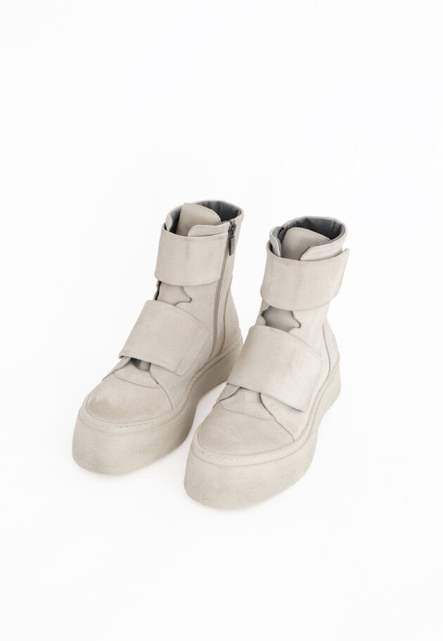 Lofina - Short boot in suede with velcro