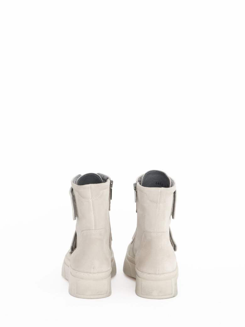 Lofina - Short boot in suede with velcro