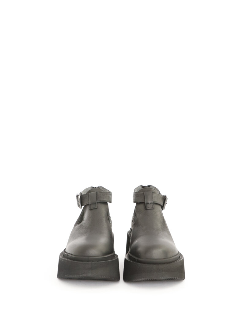 Lofina - Open shoe with platform sole