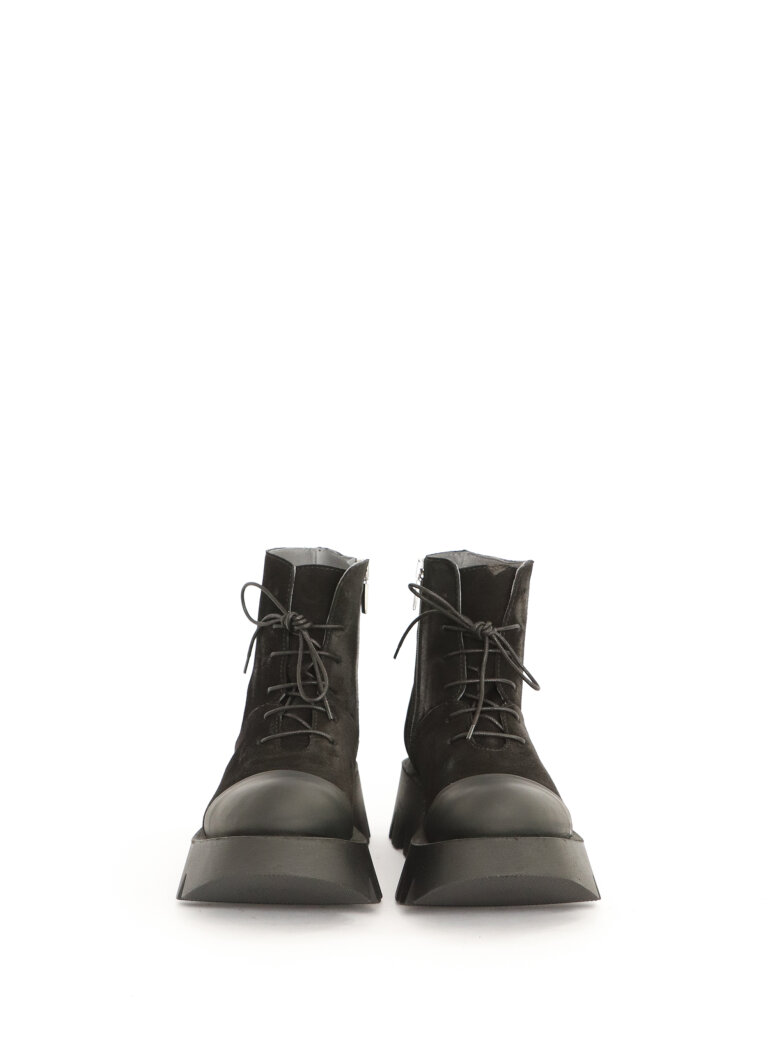 Lofina - Short boot in suede with zipper and laces