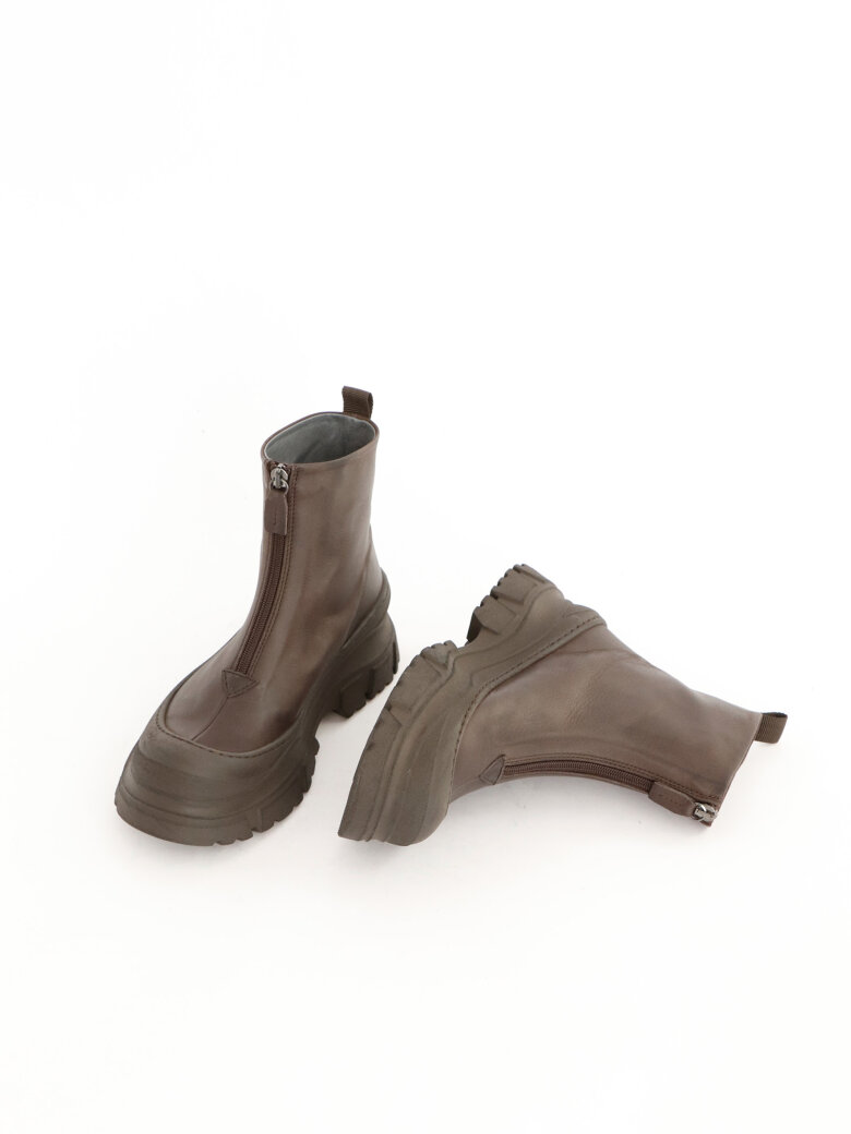 Lofina - Short boot with front zipper