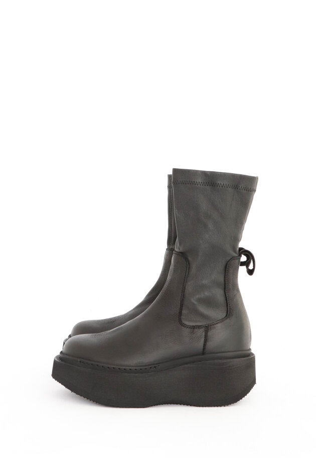 Lofina - Boot with zipper and stretch skin