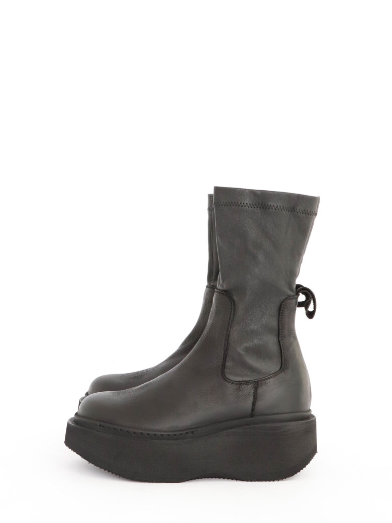 Lofina - Boot with zipper and stretch skin