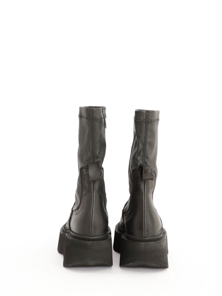 Lofina - Boot with zipper and stretch skin