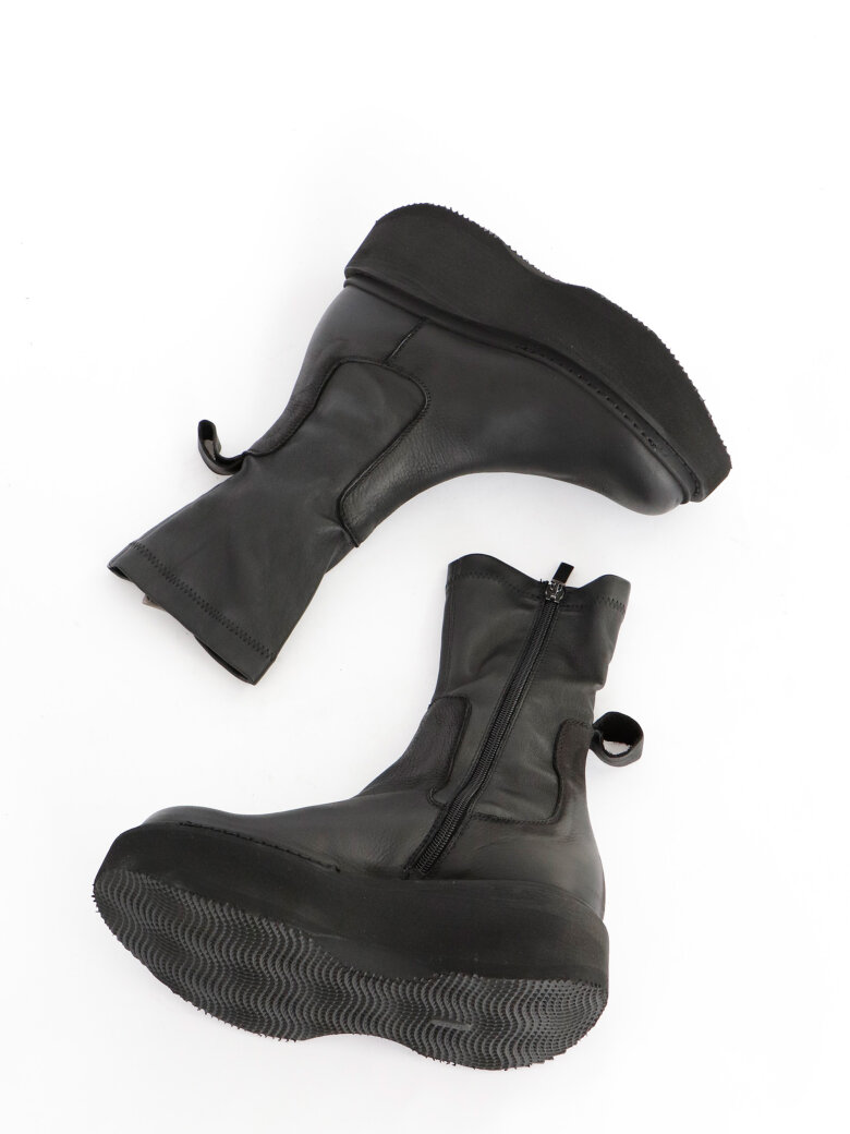 Lofina - Boot with zipper and stretch skin