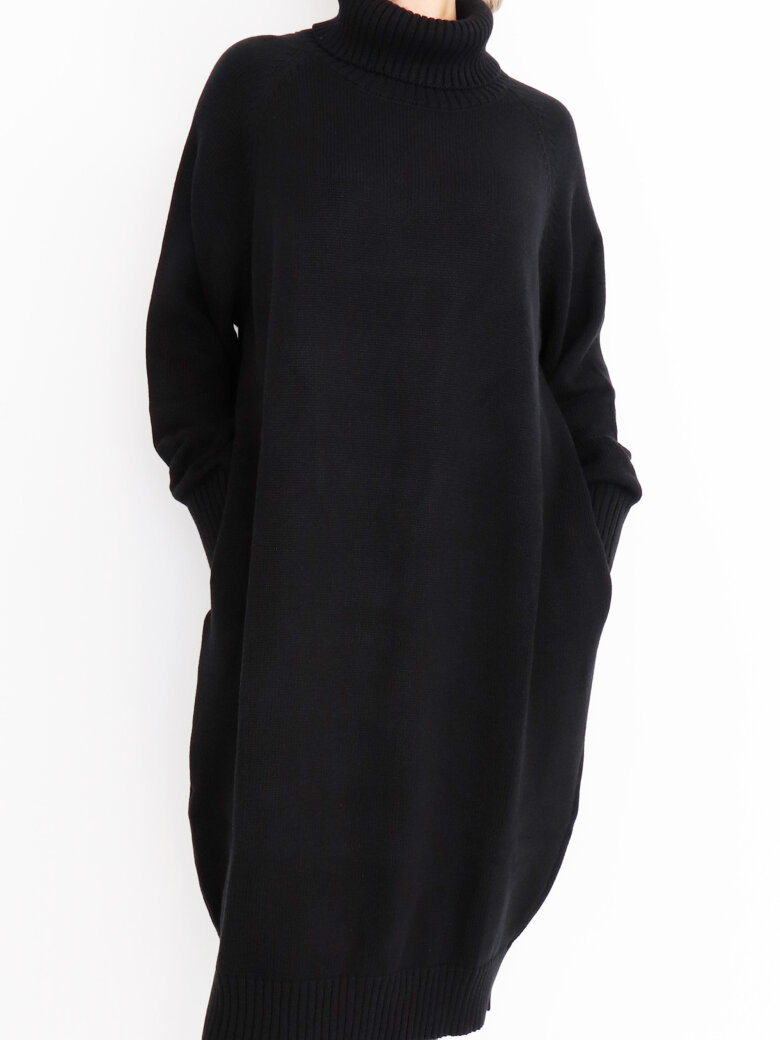 Sort Aarhus - Turtle neck dress in cotton