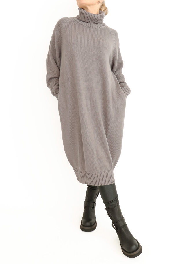 Sort Aarhus - Turtle neck dress in cotton