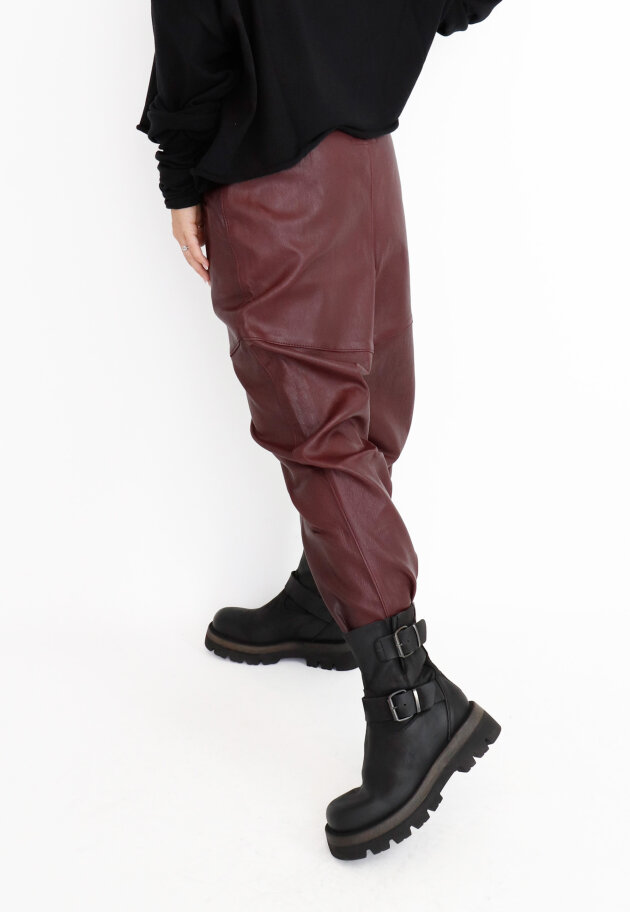 Sort Aarhus - Baggy leather pants with pockets and zipper