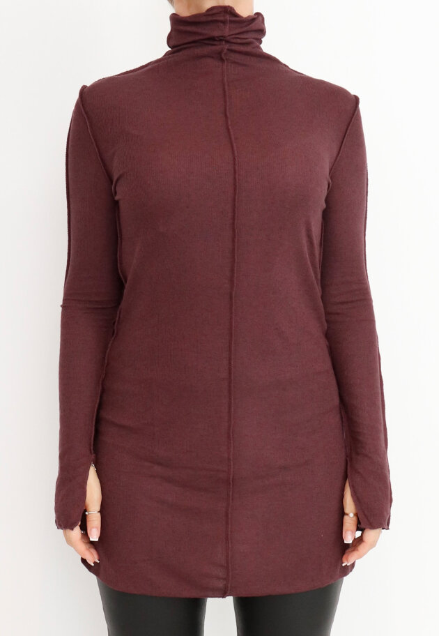 Sort Aarhus - Blouse with turtle neck and raw stitching