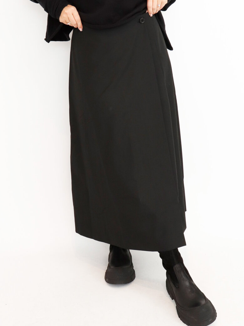 Sort Aarhus - Long skirt with button closure and pockets