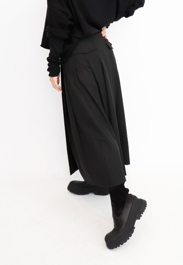 Sort Aarhus - Long skirt with button closure and pockets