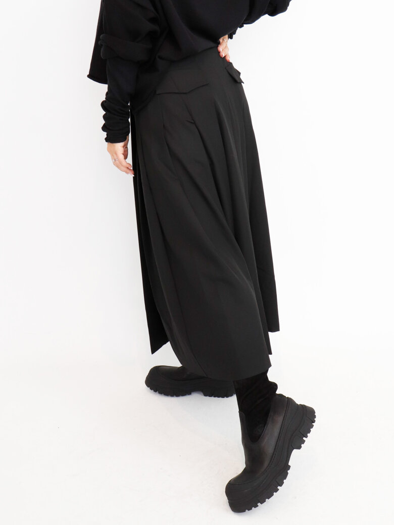 Sort Aarhus - Long skirt with button closure and pockets