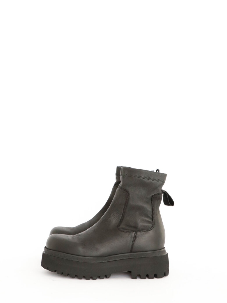 Lofina - Short boot with stretch skin and zipper